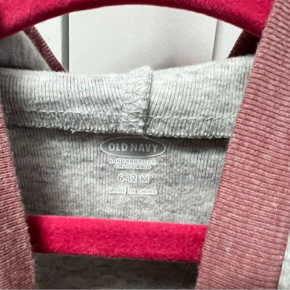 🍭4/$20 Old Navy Patterned Snap Hoodie Onesie for baby girl - 6-12 months - Picture 4 of 5